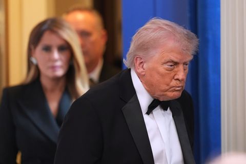 Trump spricht nach den Schüssen zur Presse. Foto: Alex Brandon/AP/dpa