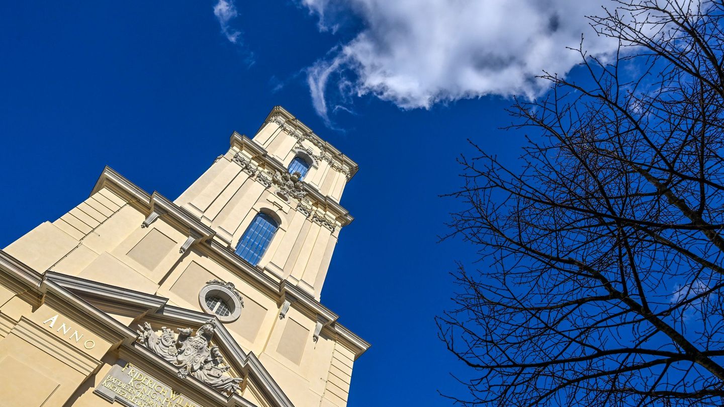 Wiederaufbau Garnisonkirche: Vor-Ort-Montage der Turmhaube für Garnisonkirche steht bevor