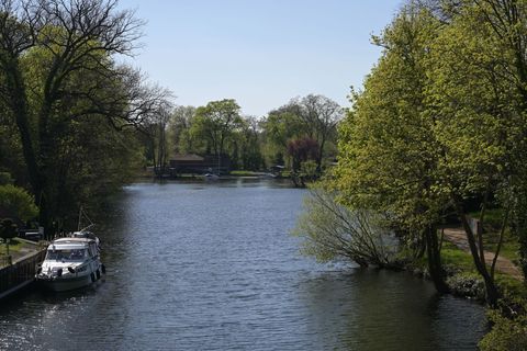 Die Werte sollen in der Nacht zu Dienstag bis zwei Grad und in der Folgenacht bis minus ein Grad sinken, wobei Frost in Bodennäh
