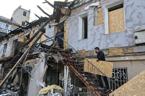 Immer wieder trifft es Wohnhäuser in Odessa - hier bei einem russischen Angriff vor wenigen Tagen. (Archivbild) Foto: Michael Sh