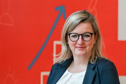 Brandenburgs Wirtschaftsministerin sieht die sogenannte Entlastungsprämie, die Unternehmen ihren Beschäftigten zahlen können sol