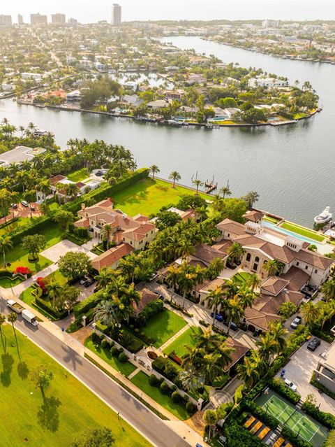 Aufnahme eines Wohngebietes auf Indian Creek in Miami von oben
