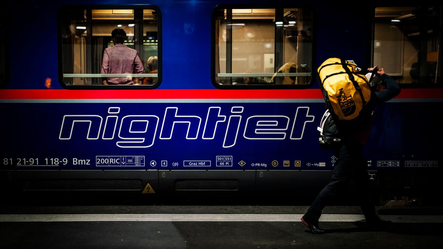 Unfälle: Mit Kopfhörern über Gleise: Nachtzug touchiert 16-Jährigen