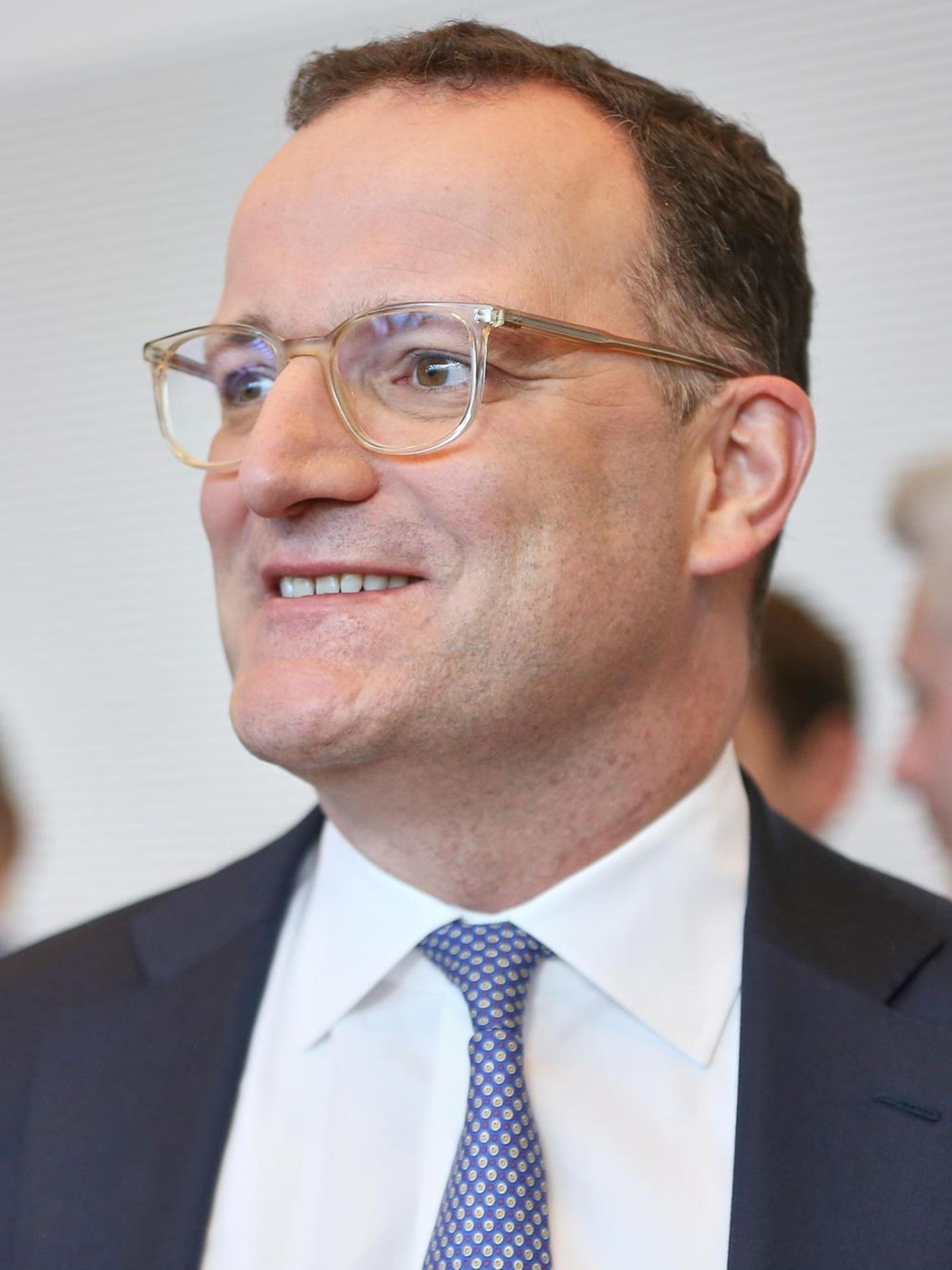 Spahn; Merz im Hintergrund