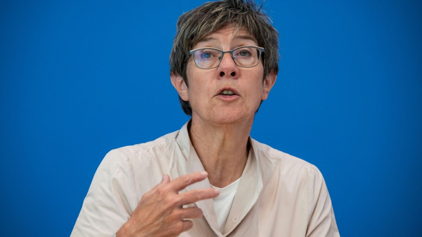 Grüne verteidigen Einladung an CDU-Politikerin Kramp-Karrenbauer