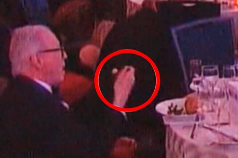 Trump-Gast isst während Gala-Attacke seelenruhig weiter