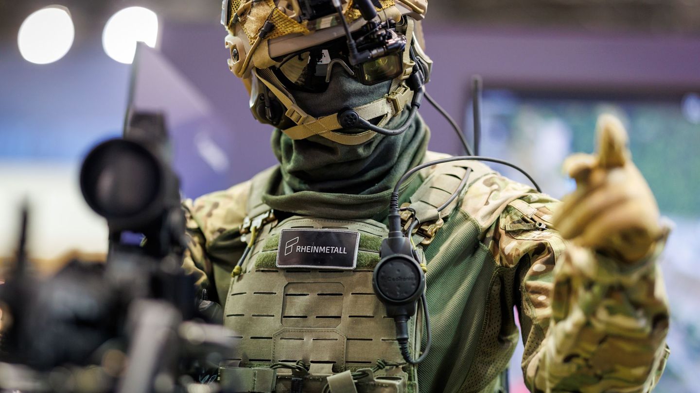 Die Gladius genannte Kampfausrüstung von Rheinmetall auf der Nürnberger Sicherheitstechnik-Messe Enforce Tac 2025. Ähnlich sieht