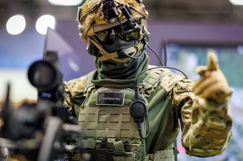 Die Gladius genannte Kampfausrüstung von Rheinmetall auf der Nürnberger Sicherheitstechnik-Messe Enforce Tac 2025. Ähnlich sieht