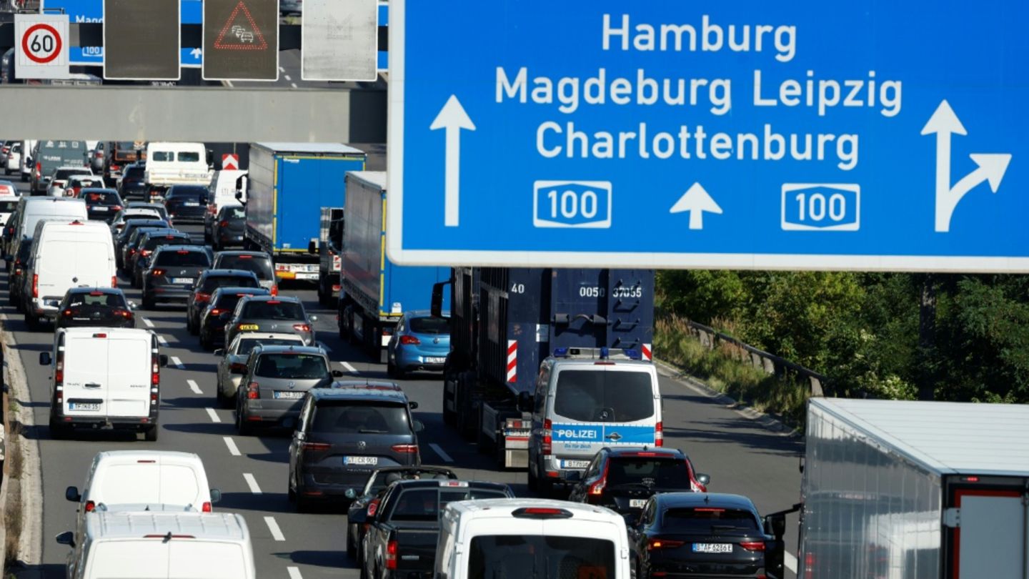Stau auf Autobahn in Berlin