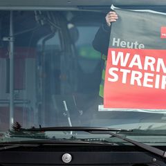 Warnstreik im Nahverkehr: Am Mittwoch müssen Fahrgäste in Sachsen-Anhalt mit Ausfällen und Einschränkungen rechnen. (Symbolbild)