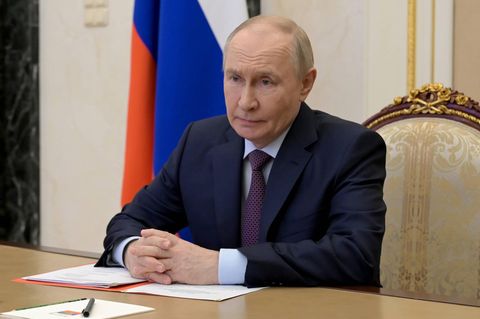 Russlands Machthaber Wladimir Putin empfängt am Montag Irans Außenminister