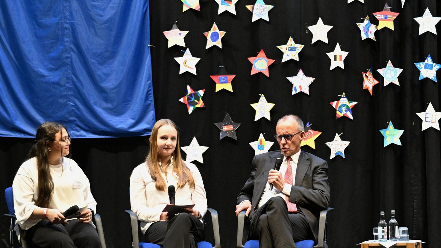 Der Iran-Krieg koste Deutschland durch die wirtschaftlichen Auswirkungen sehr viel Geld, erklärt Bundeskanzler Friedrich Merz (C