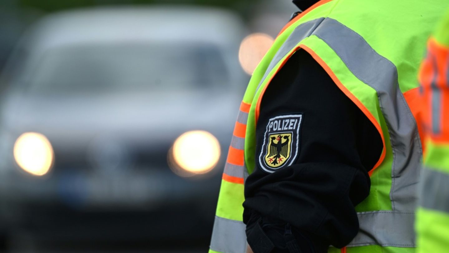 Bundespolizist bei Grenzkontrolle