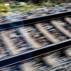Zwischen Wolmirstedt und Tangerhütte fahren für 48 Stunden keine Züge, sondern Ersatzbusse. (Symbolbild) Foto: Philipp von Ditfu