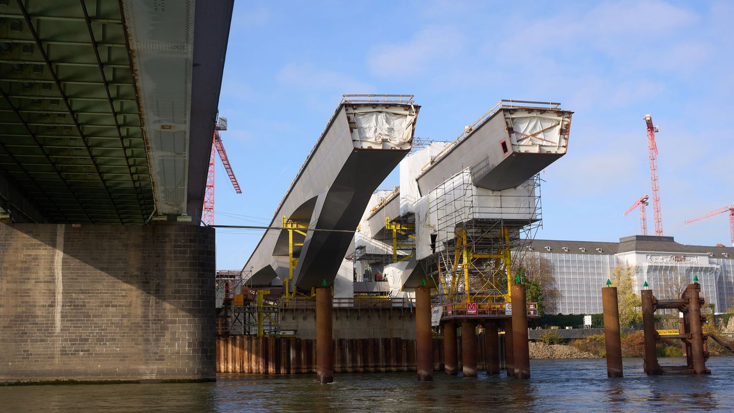 Ein Koblenzer Brückenprojekt vor mehreren Monaten - Brücken-, Straßen- und Schienenbau in Hessen sollen beschleunigt werden. Fot