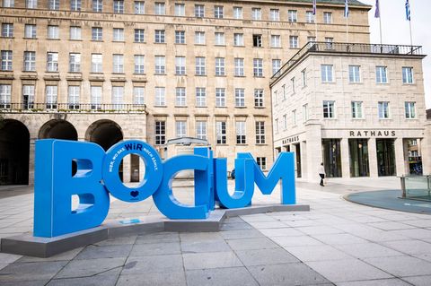 Bochums Oberbürgermeister Jörg Lukat hat nach den Vorwürfen eine Sonderprüfung beauftragt. (Symbolbild) Foto: Christoph Reichwei