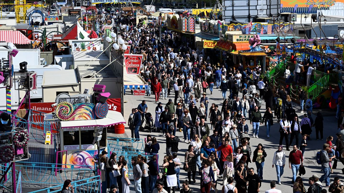 Der Unfall ereignete sich auf dem Münchner Frühlingsfest. (Archivbild) Foto: Felix Hörhager/dpa