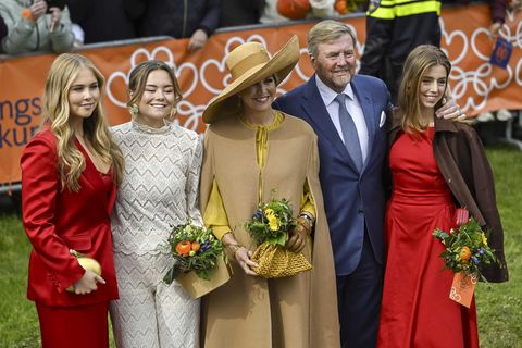Prinzessin Amalia, Prinzessin Ariane, Königin Máxima, König Willem-Alexander und Prinzessin Alexia (von links) posieren bei den