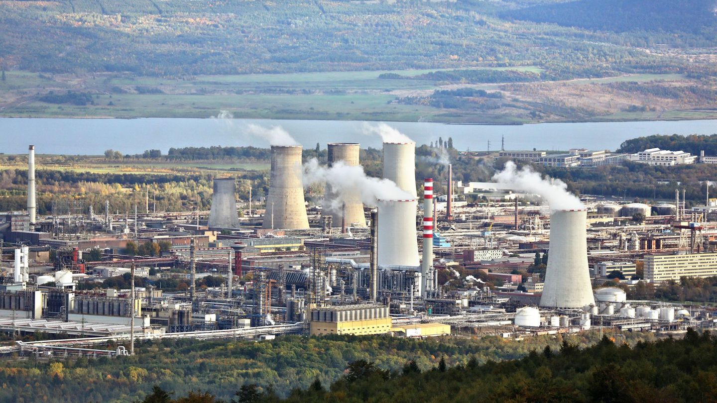 Der Industriekomplex im tschechischen Litvinov. (Archivbild) Foto: Jan Woitas/dpa