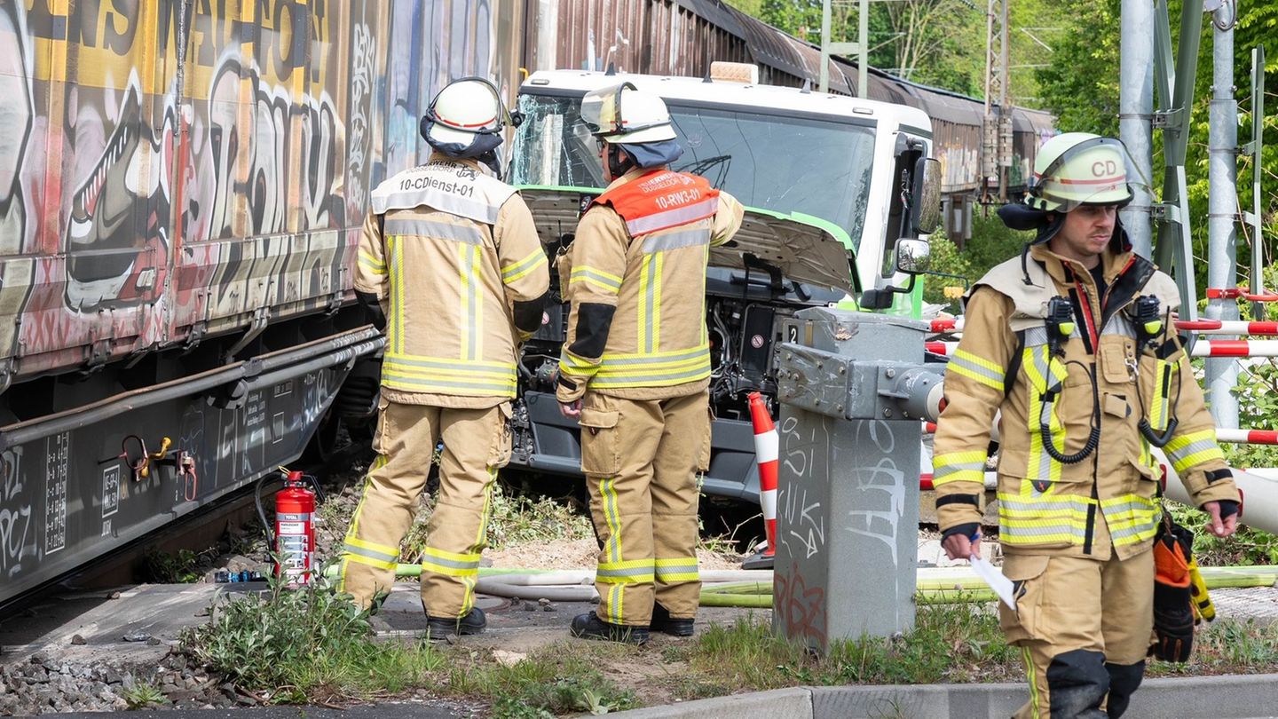 Nach den ersten Erkenntnissen der Polizei war die Halbschranke heruntergelassen. Foto: Jan Ohmen/dpa