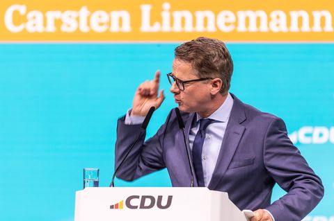 Carsten Linnemann hinter dem Rednerpult