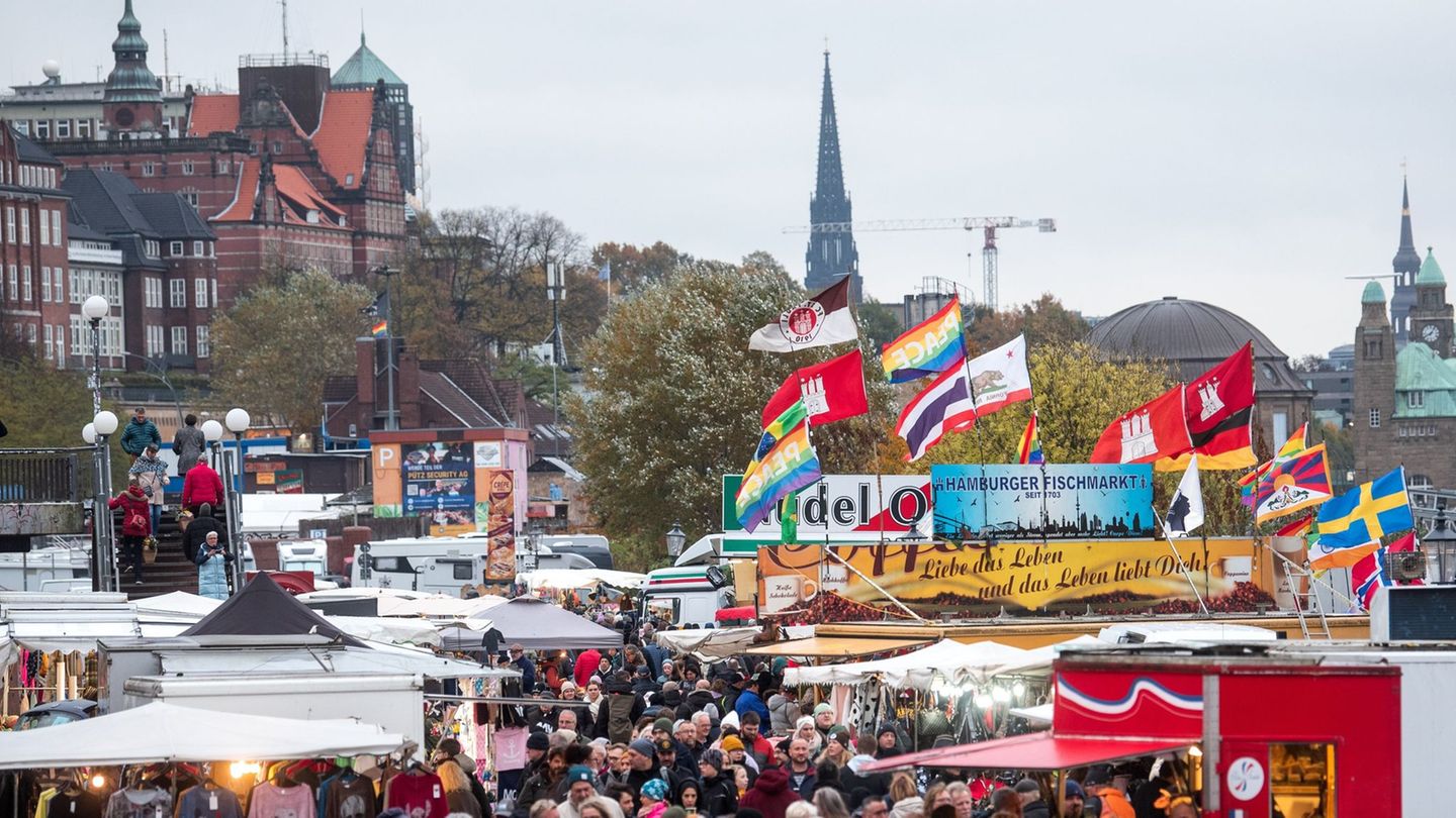 Der berühmte Hamburger Fischmarkt öffnet jeden Sonntag um 5.00 Uhr morgens. Das könnte sich bald ändern. (Archivbild) Foto: Dani