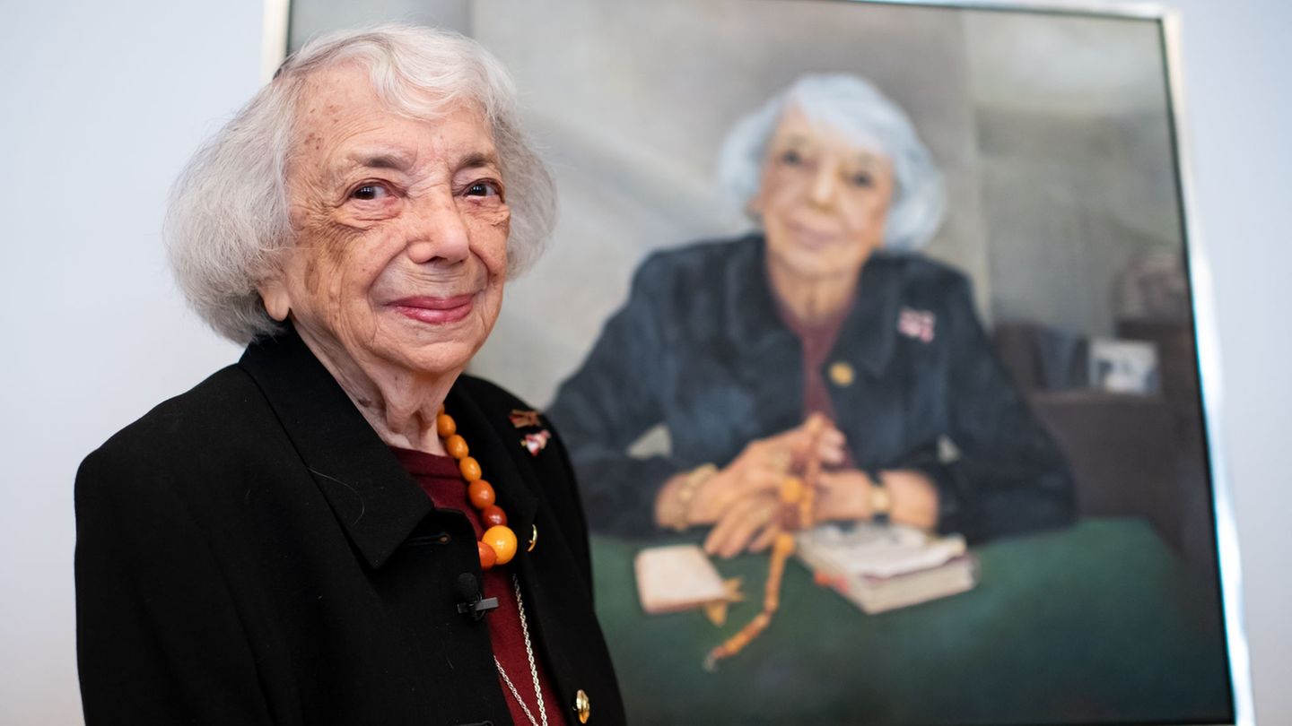 Der Platz vor dem Abgeordnetenhaus wird nach Margot Friedländer benannt. (Archivfoto) Foto: Bernd von Jutrczenka/dpa