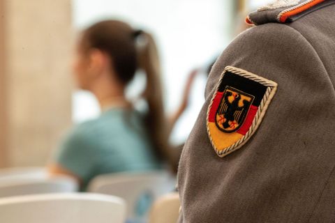 Die Bundeswehr war im vergangenen Jahr an Schulen in Thüringen präsent. (Symbolbild) Foto: Pia Bayer/dpa