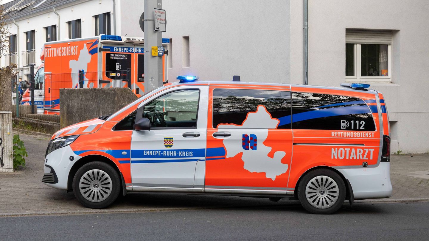 Unfälle: Kind stürzt aus Fenster im zweiten Stock - leicht verletzt