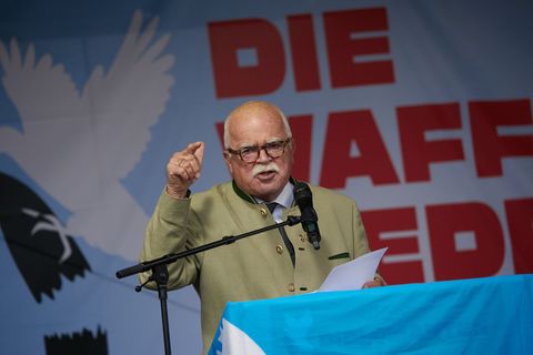 CSU-Urgestein Peter Gauweiler ist für unkonventionelle Aussagen bekannt. (Archivbild) Foto: Jörg Carstensen/dpa