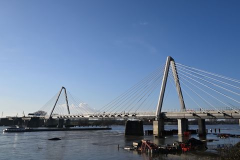 Neben der ersten neuen Leverkusener Rheinbrücke der A1 entsteht eine zweite neue Brücke. (Archivbild) Foto: Federico Gambarini/d