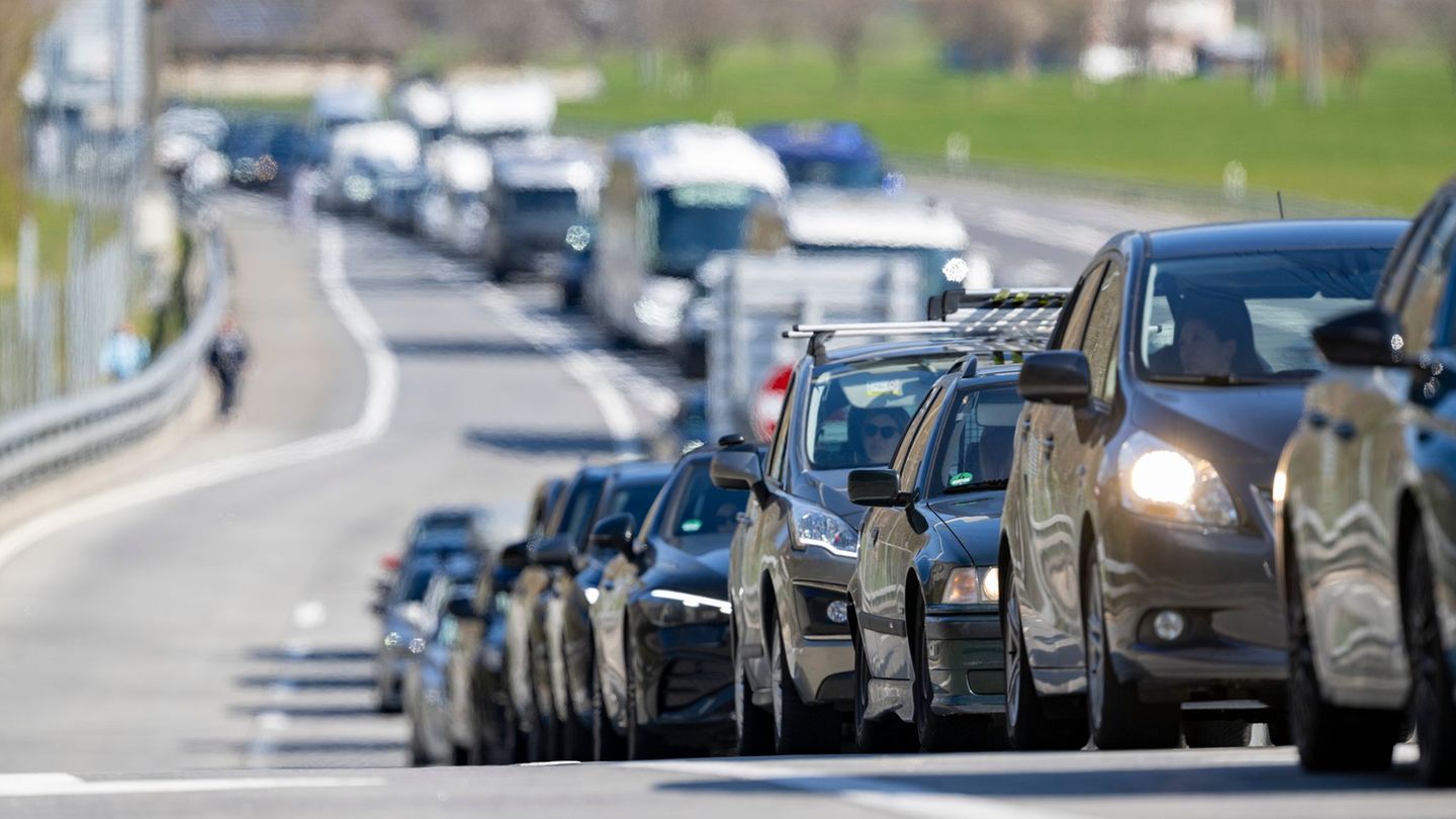Reiseverkehr am Feiertag: Wann wird's voll am langen Mai-Wochenende - und wo?