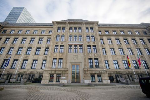 Das Gebäude der Staatskanzlei wurde aufwendig saniert, inzwischen sind die Arbeiten abgeschlossen (Archivbild) Foto: Henning Kai