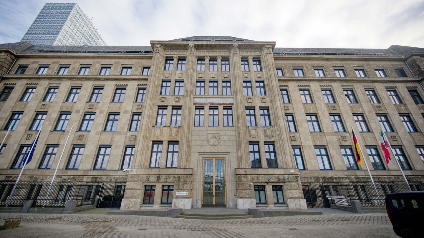 Das Gebäude der Staatskanzlei wurde aufwendig saniert, inzwischen sind die Arbeiten abgeschlossen (Archivbild) Foto: Henning Kai