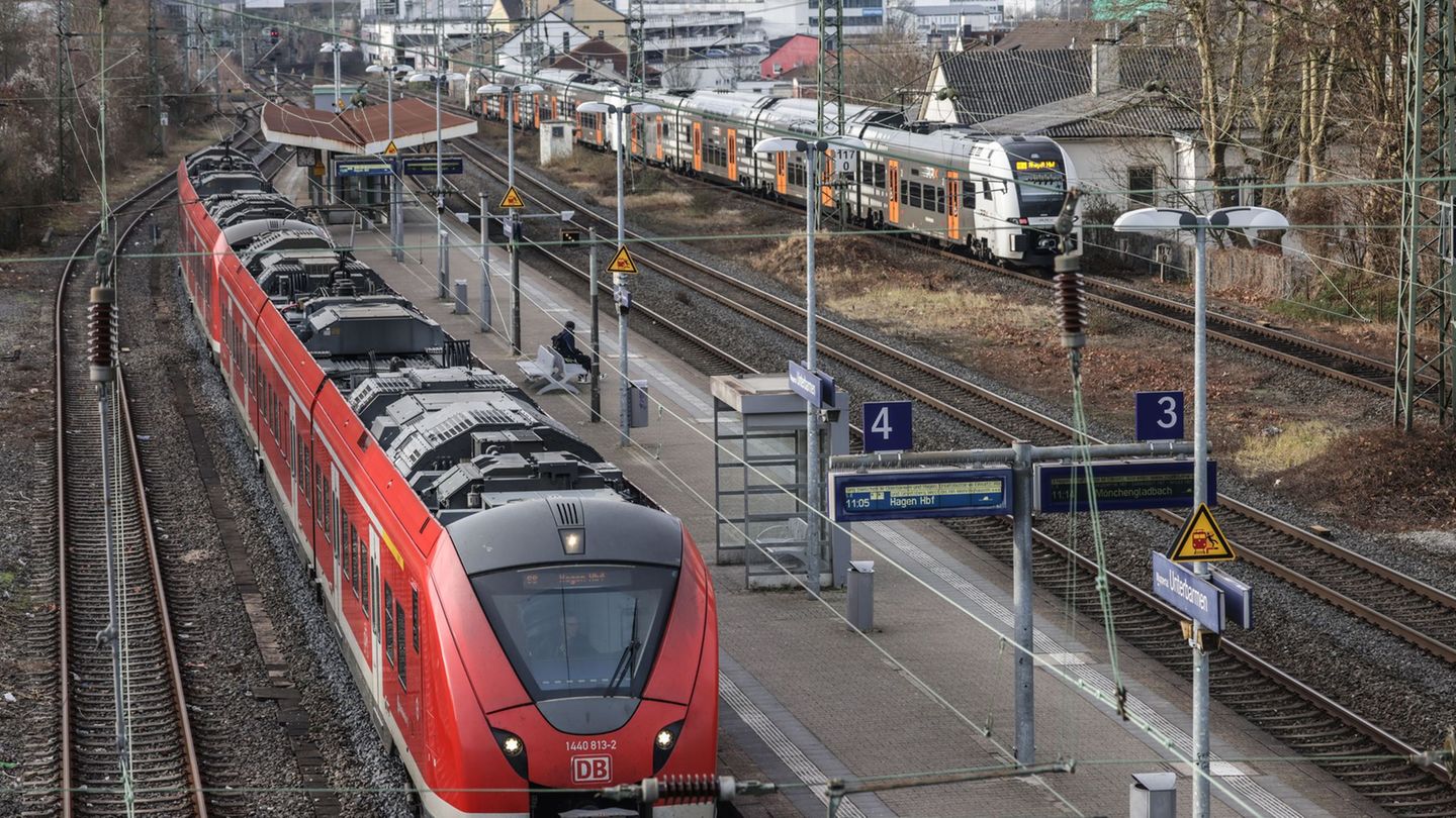 S-Bahnen und Regionalzüge waren im vergangenen Jahr in Nordrhein-Westfalen noch einmal unpünktlicher. (Archivbild) Foto: Oliver