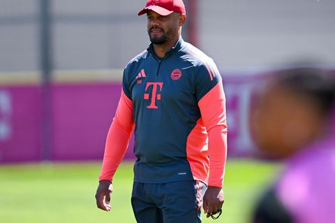 Vincent Kompany kann in Paris nicht aktiv sein. Bayerns Cheftrainer ist gesperrt und muss auf der Tribüne zuschauen. Foto: Sven