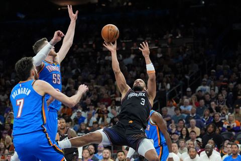 Der Meister ist eine Runde weiter: Die Oklahoma City Thunder gewannen alle vier Spiele gegen Phoenix. Foto: Ross D. Franklin/AP/