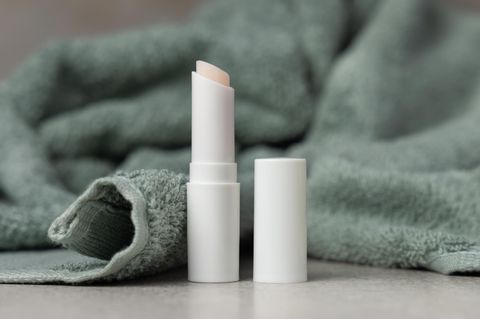Chemikalien in Kosmetik: Ein offener Lippenpflegestift