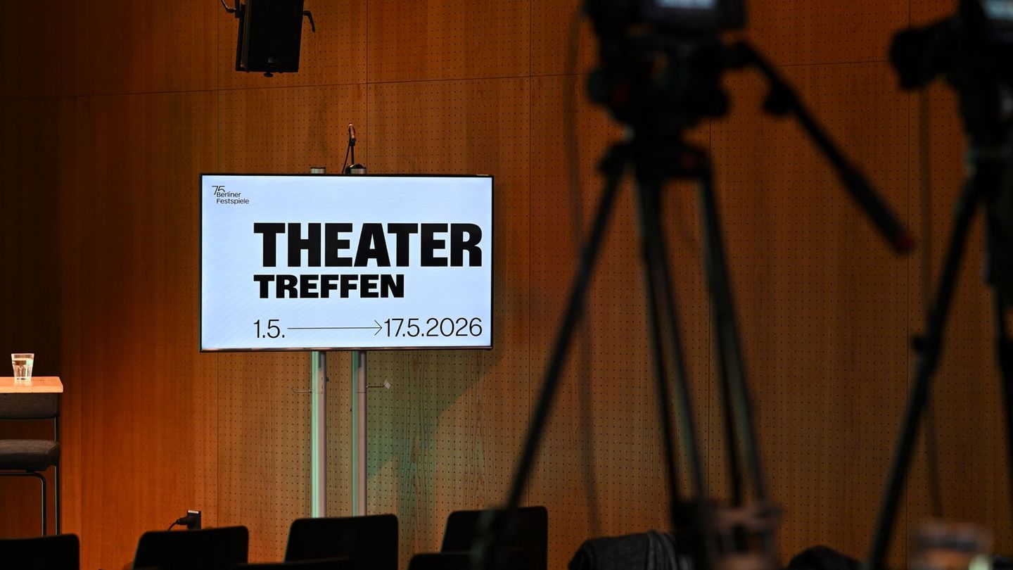 Das Theatertreffen beginnt am Freitag. (Archivbild) Foto: Jens Kalaene/dpa
