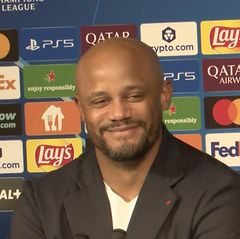 Kompany scherzt nach Sperre