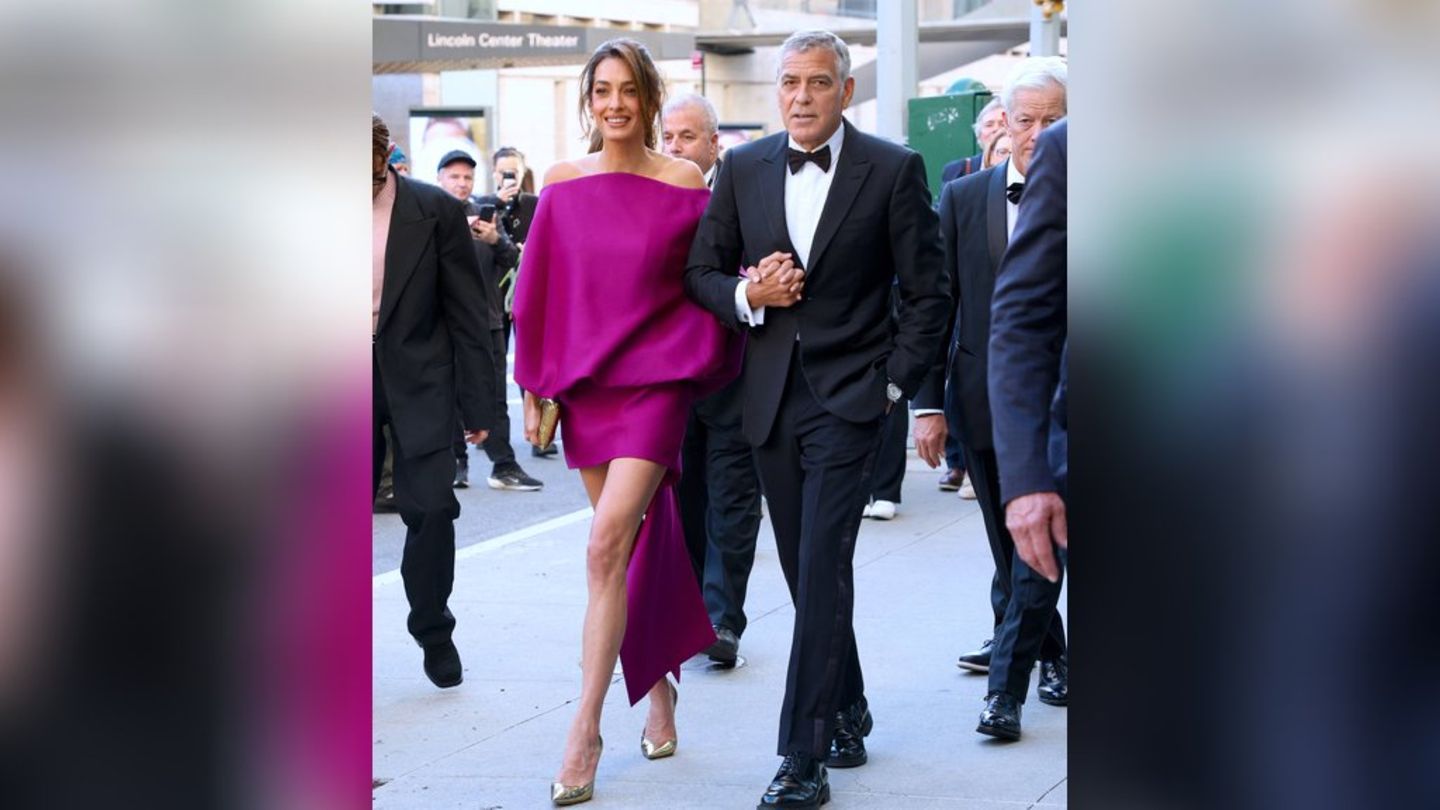 Händchen haltend liefen Amal und George Clooney zur Chaplin Award Gala im Lincoln Center in New York City.