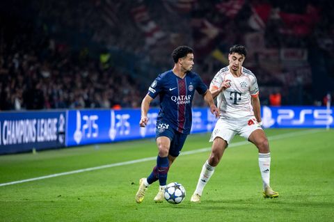 Szene aus dem Duell zwischen dem FC Bayern und Paris Saint-Germain in der Ligaphase der Champions League: Warren Zaïre-Emery (l.) und Aleksandar Pavlović dürften auch im Halbfinale aufeinandertreffen.