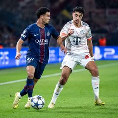 Szene aus dem Duell zwischen dem FC Bayern und Paris Saint-Germain in der Ligaphase der Champions League: Warren Zaïre-Emery (l.) und Aleksandar Pavlović dürften auch im Halbfinale aufeinandertreffen.