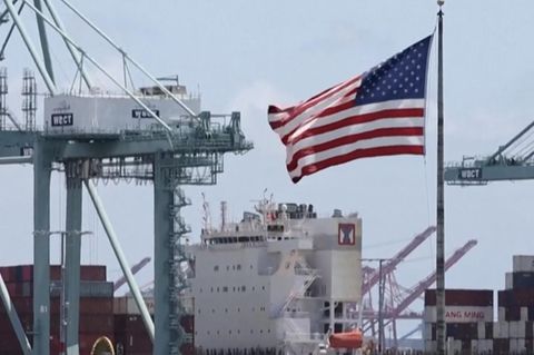 Amerika-Flagge an Tanker