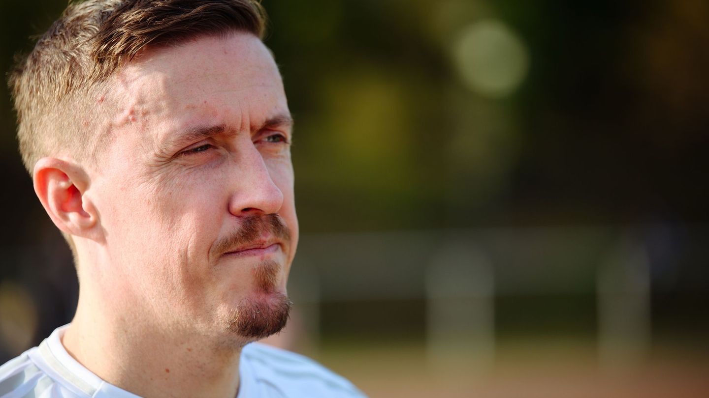 Max Kruse rechnet mit einem Abstieg seines Ex-Clubs VfL Wolfsburg. (Archivbild) Foto: Gregor Fischer/dpa