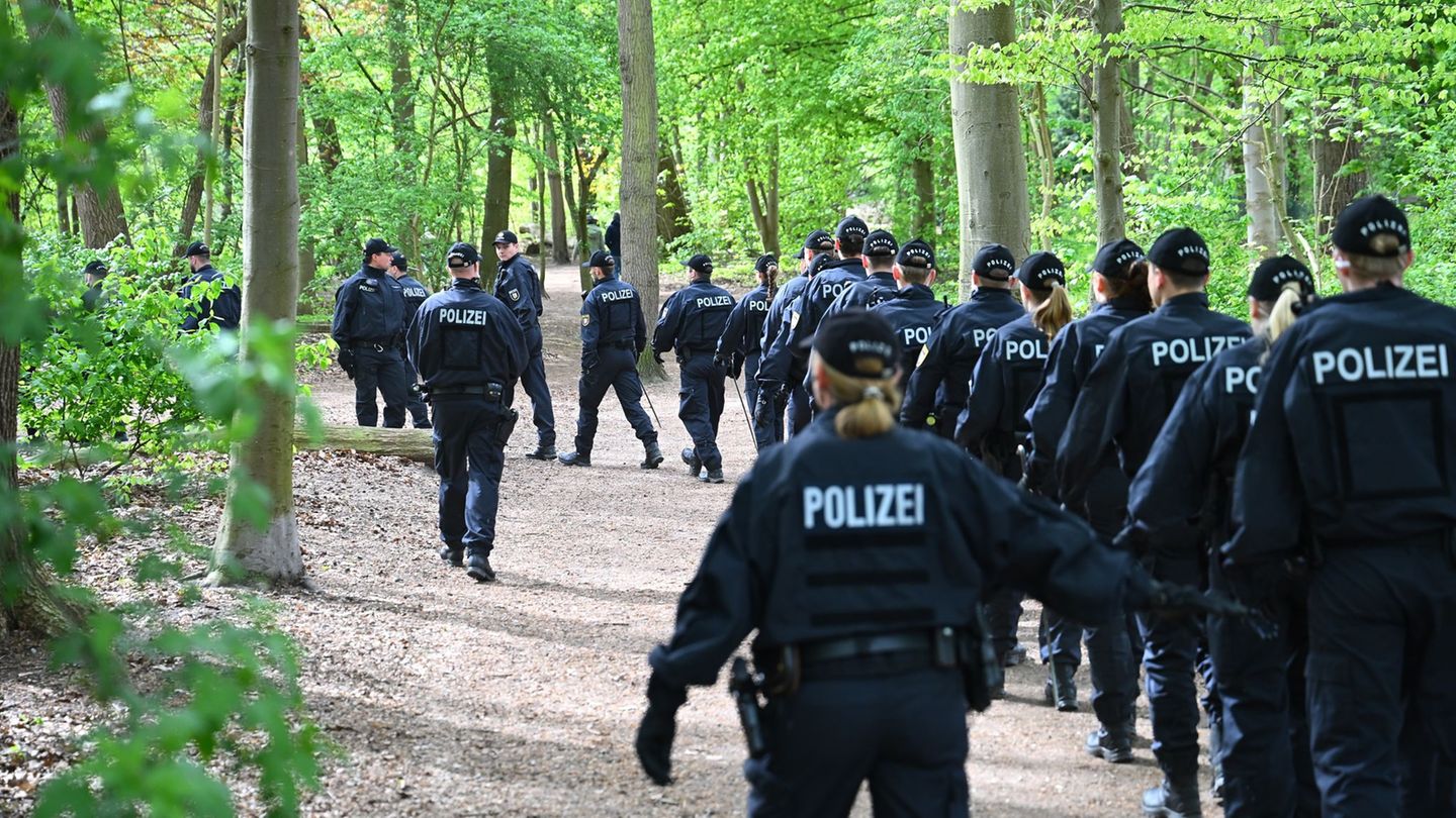 Die Polizei sucht einen vermissten 35-Jährigen. Foto: Jonas Walzberg/dpa