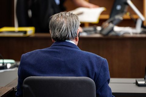 Die Staatsanwaltschaft wirft dem 55-Jährigen vor, mit einem Kopfnicken das Startsignal für die Tat gegeben zu haben. Foto: Danie