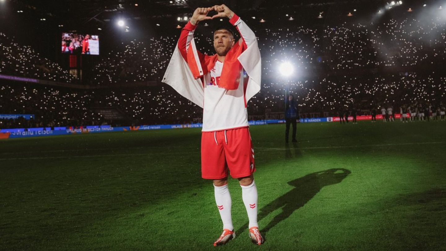 Netflix hat ausgewählte Bilder aus der Doku "POLDI" veröffentlicht.