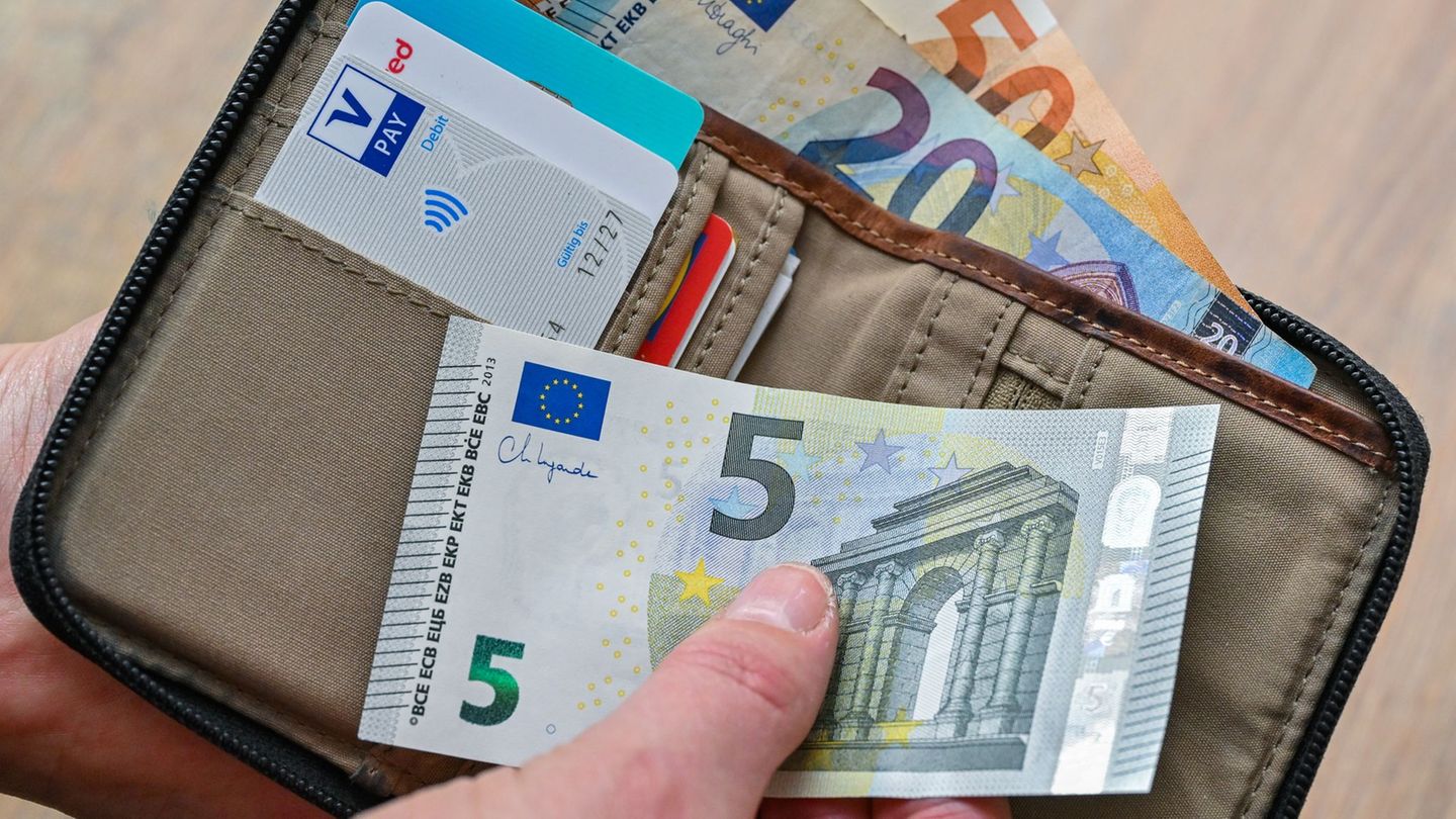 Die billigsten Anbieter dank unfairer Löhne will die nordrhein-westfälische Landesregierung nicht mit Aufträgen belohnen. (Symbo