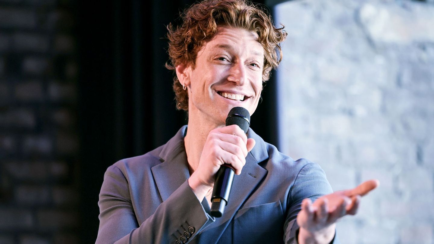 Schauspieler und Sänger Daniel Donskoy stehe im August in der Eröffnungsproduktion erstmals auf einer deutschen Theaterbühne, be